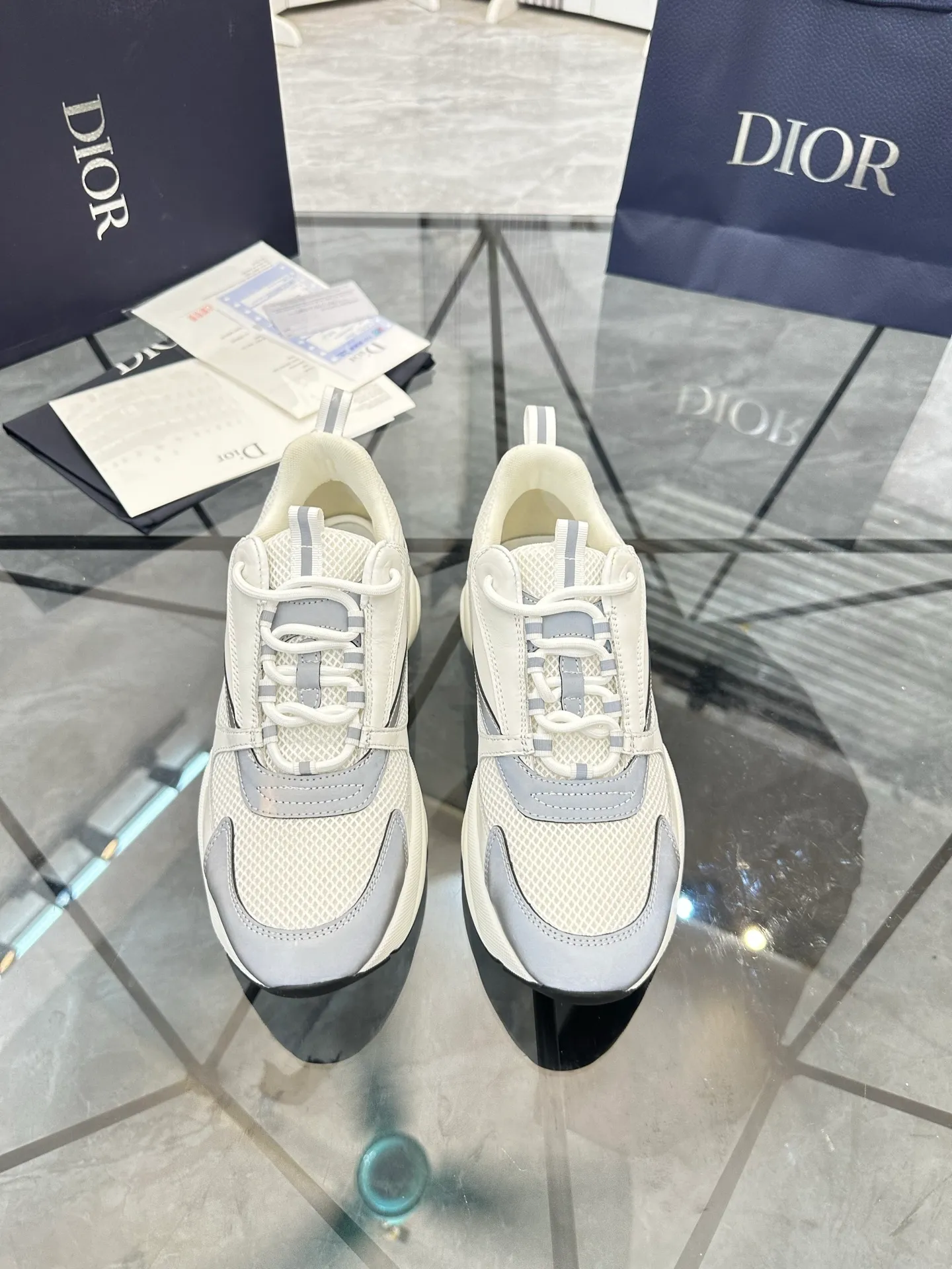 Men's shoes: 💰P460¥ Ready in Guangzhou, fully packaged Product trademark: Dior* "Dior*" low-top casual shoes Regular size: 38-46 (can be customized to 47) B22 Product materials: imported cowhide leather upper spliced ​​with original fabric, breathable lining, original outsole. Number: 920